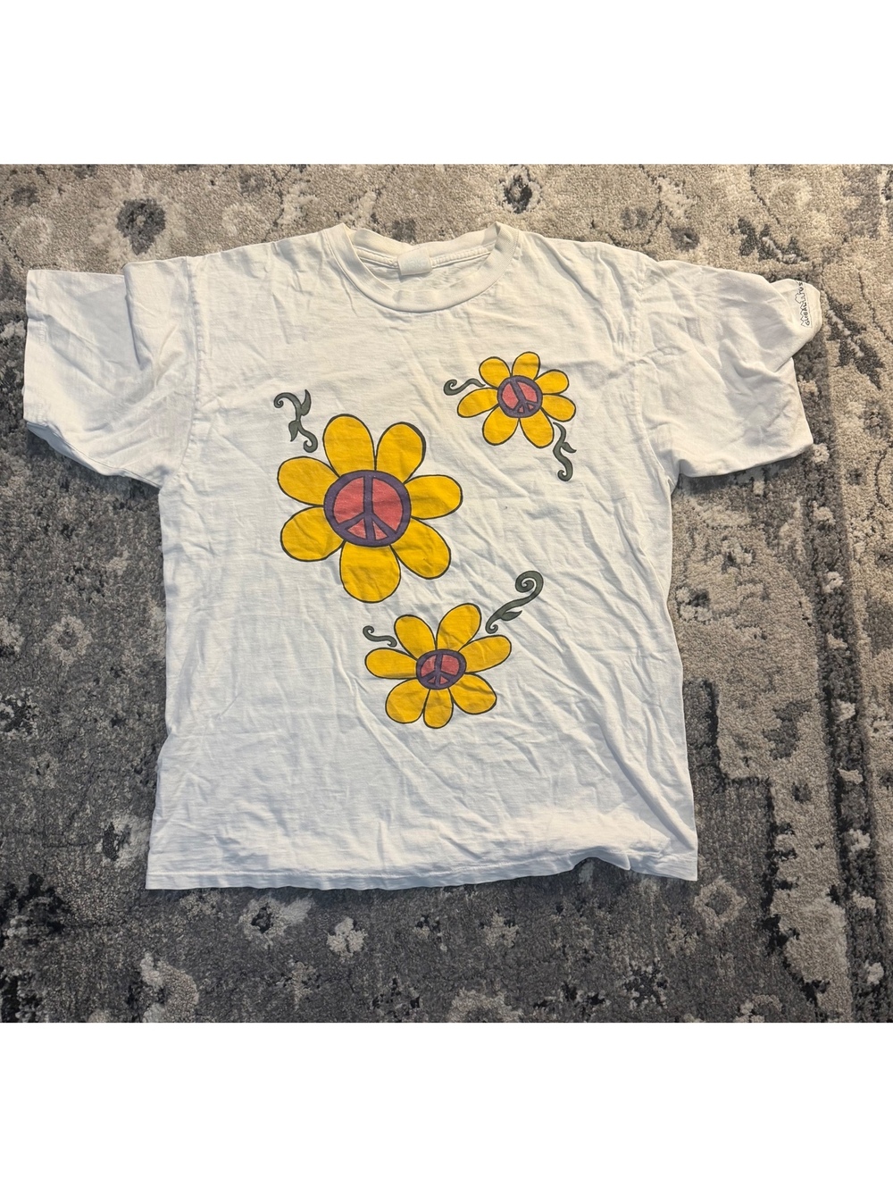Vintage White Graphic T-Shirt with Flower and Peace Sign